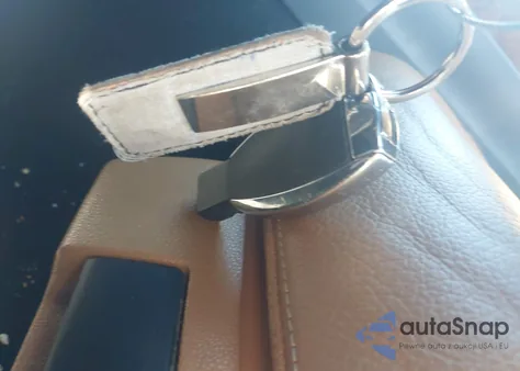 2013 Mercedes-Benz E 350 z USA, uszkodzony, nr VIN WDDHF5KB9DA770975